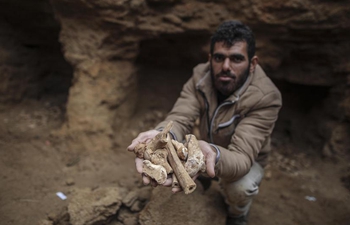 Gaza unearths Roman era pottery fragments