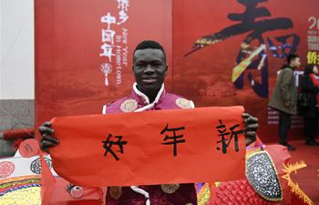 Foreigners take part in event greeting Spring Festival in China's Zhejiang
