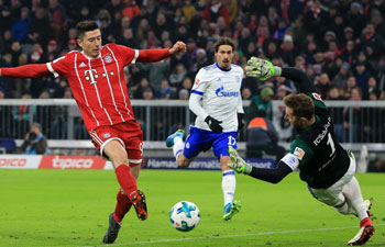 Bayern Munich beats FC Schalke 04 2-1