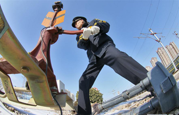 Pic story: 57-year-old switchman at Yantai Railway Station in east China
