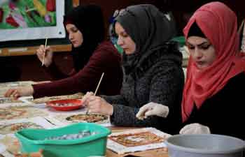Palestinian deaf girls learn art of mosaic
