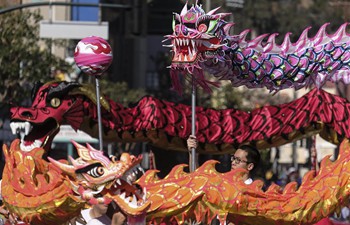 "Golden Dragon Parade" held in LA to mark Chinese New Year