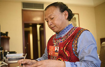 Pic story: NPC deputy Long Xianwen