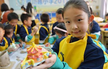Pupils make earthenware works in Qingdao, east China