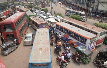 In pics: chaotic traffic in Dhaka, Bangladesh
