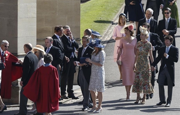 Guests arrive in Windsor Castle for royal wedding in Britain