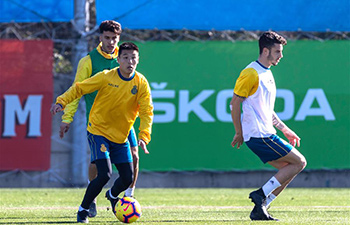 RCD Espanyol take part in open training sessio