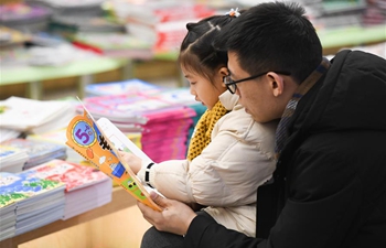 People read books at bookstore in Hefei, E China's Anhui