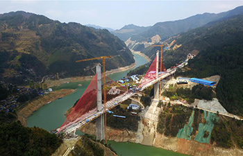 Construction of Qingshui River extra large bridge resumes in SW China's Guizhou