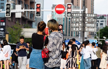 Traffic lights changed into shape of hearts in Changsha