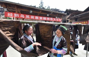 Women attend "Liang Bu" fair in Dangjiu Village, S China