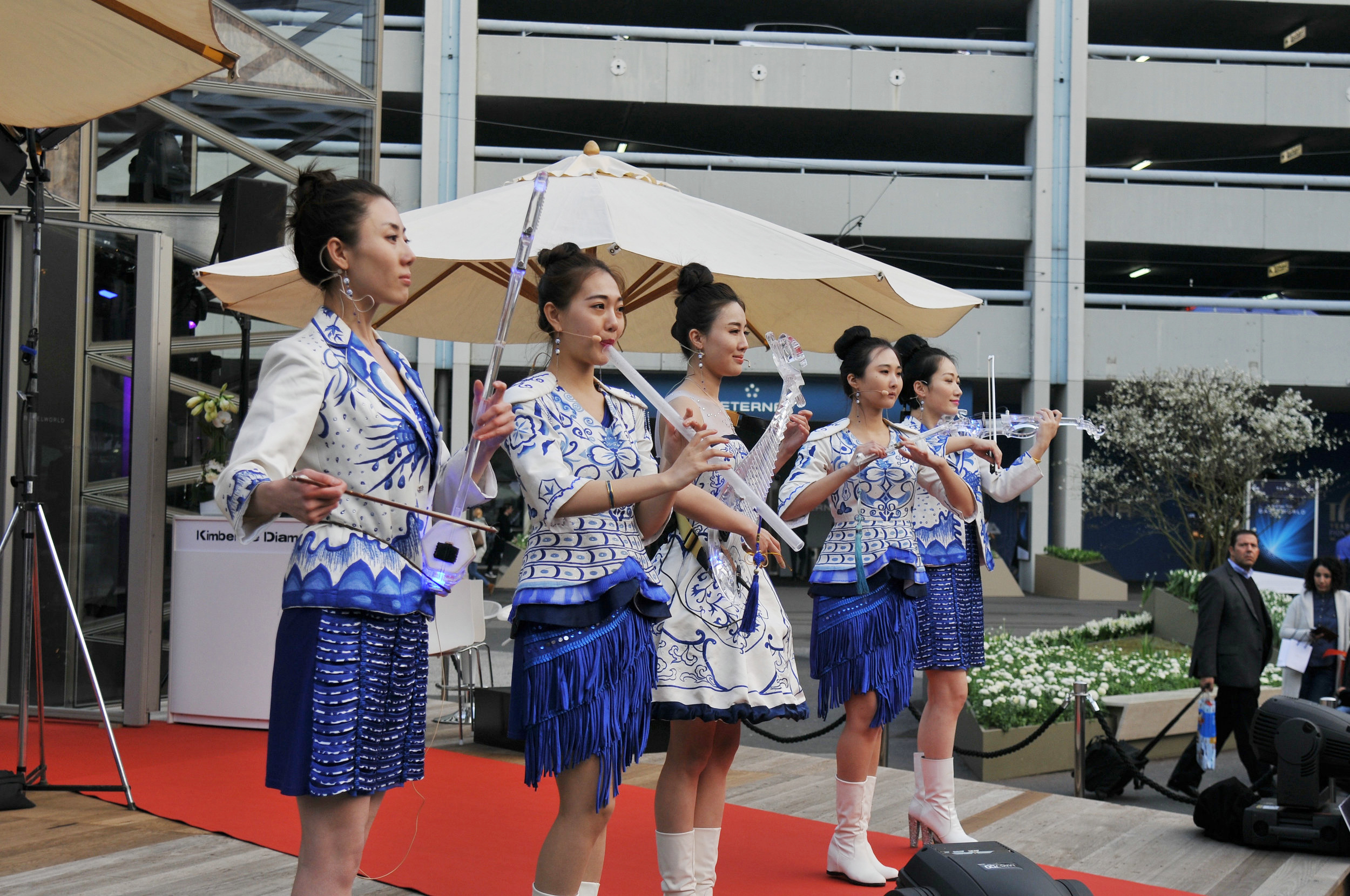 女子水晶乐坊演奏