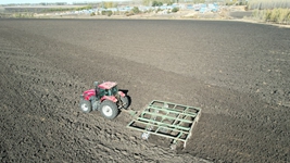 东北黑土地秋收一线：保护好&ldquo;耕地中的大熊猫&rdquo;