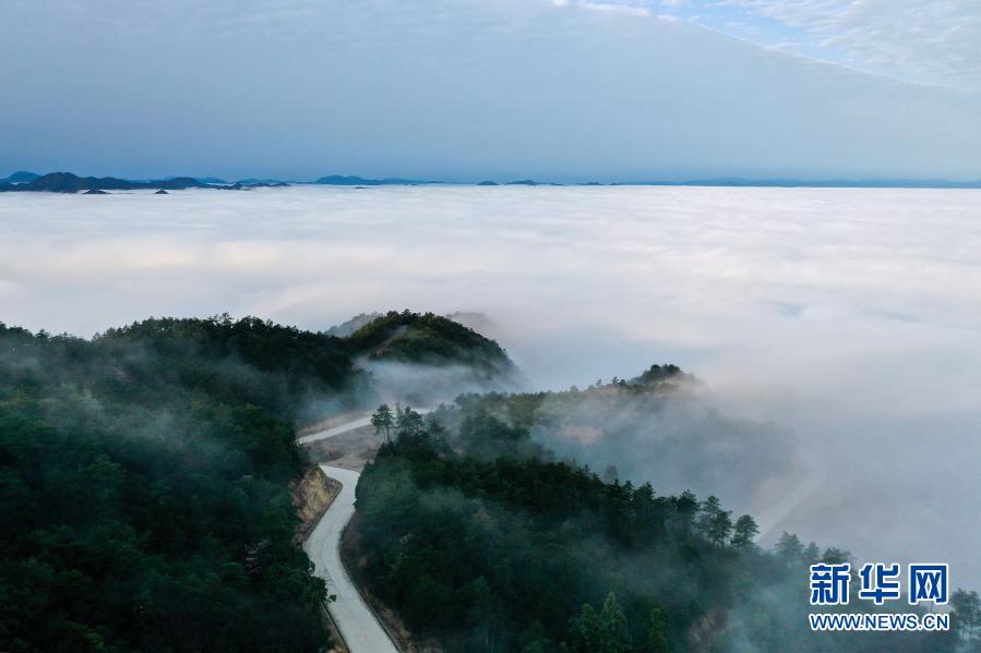 2月28日拍摄的景宁畲族自治县的山区公路(无人机照片).