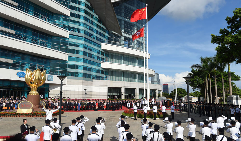 香港特区举行升旗仪式庆祝回归20周年