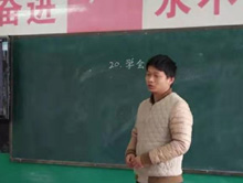 “暖脚暖心的乡村教师”杨耀翔