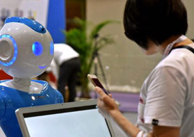2017中国机器人产业创新峰会广州举行 智能引领未来