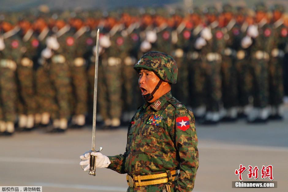 缅甸搞大阅兵庆祝独立日士兵持疑似97步枪登场