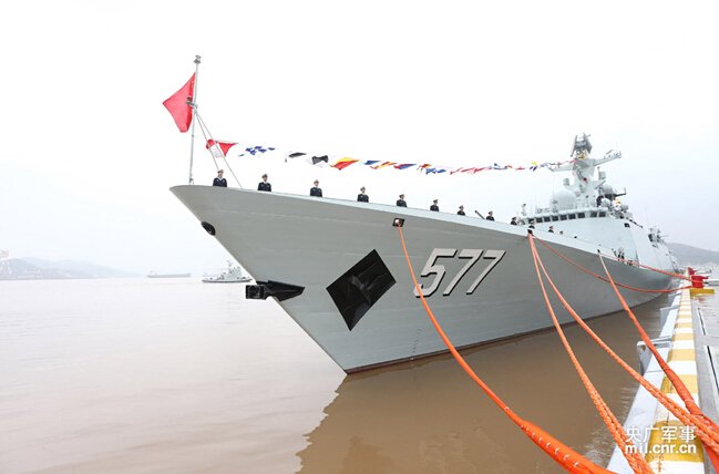 2015年第一舰054a黄冈号加入海军