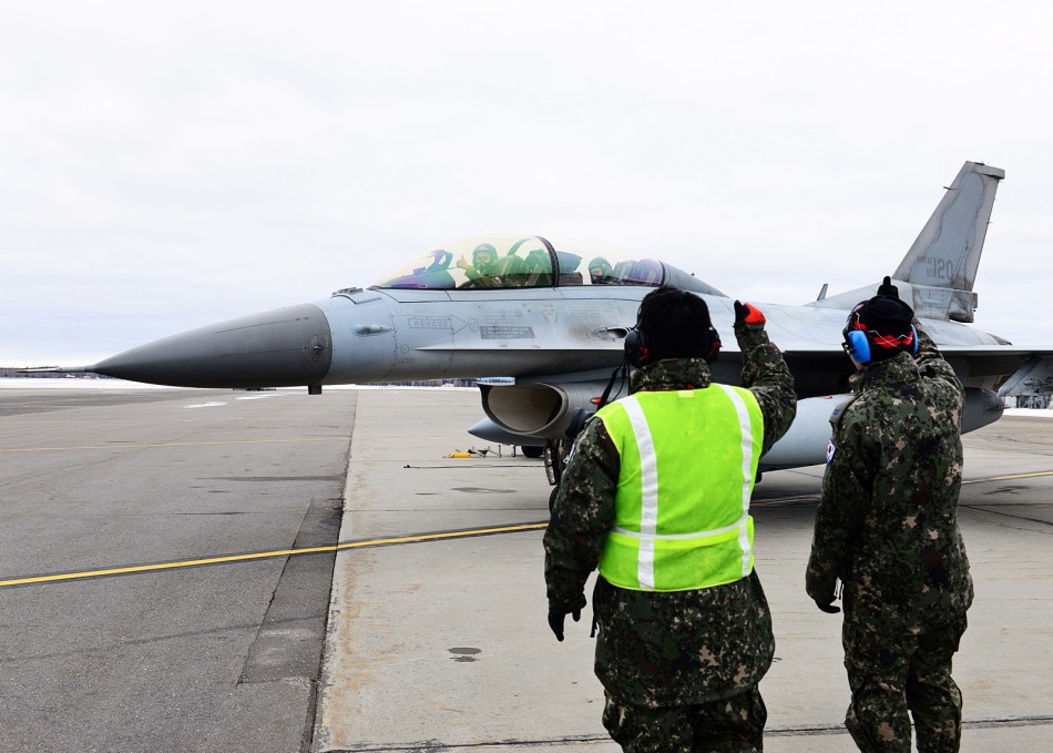 韩国空军kf16d部队大亮战力飞行员空中秀国旗