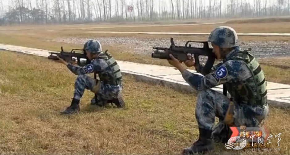 中国空降兵"雷神"突击队曝光 装备先进