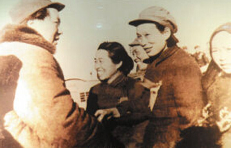 李坚真，1934年初，任中共苏区中央局妇女部部长，同年2月当选为中华苏维埃共和国第二届中央执委会委员。1934年10月参加中央红军长征，在第二野战纵队司令部民运科任科长，1935年2月调任干部休养连政治指导员。