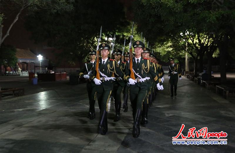 高清实拍武警天安门国旗护卫队八一建军节大升旗全过程