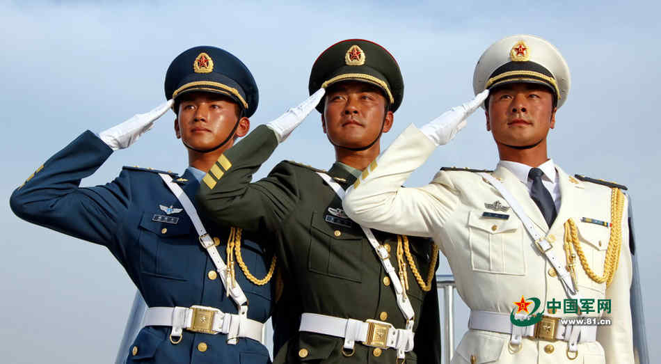 2009年国庆60周年阅兵中的三军仪仗队.乔天富 摄