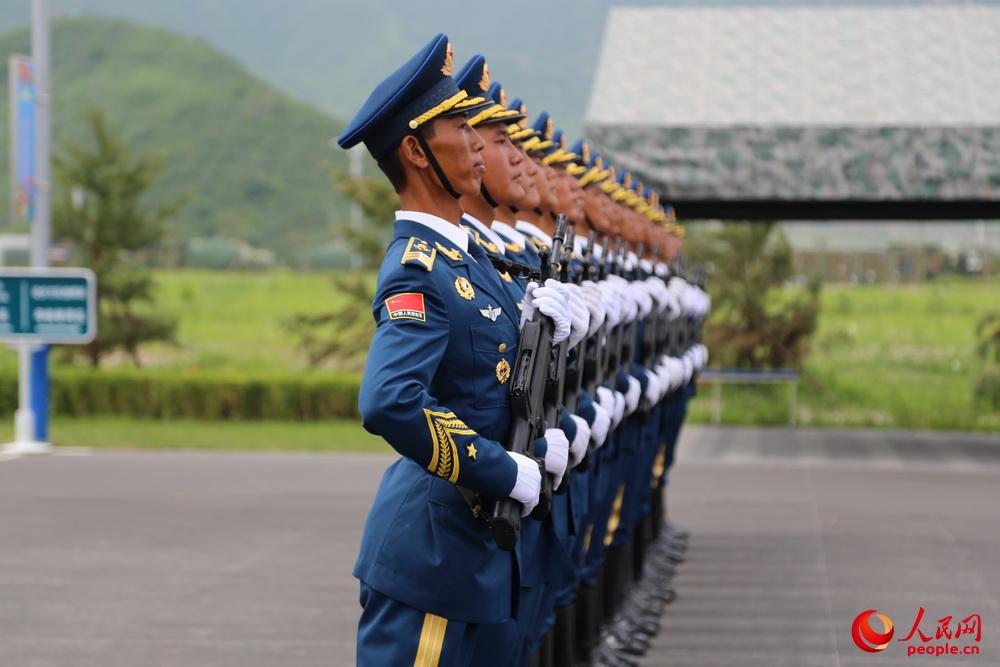 高清探秘阅兵训练基地三军仪仗队女兵将首次亮相阅兵式