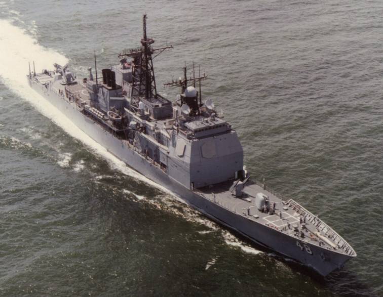 组图:1988年苏联军舰撞美国军舰回顾