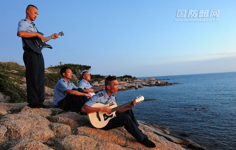 雷达兵的浪漫海岛生活顶着遮浪头去巡逻