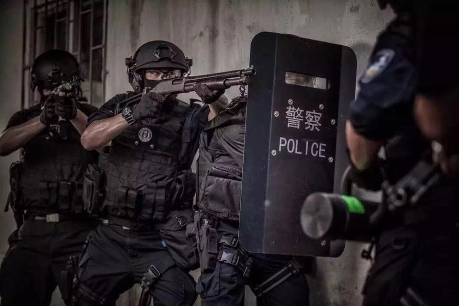 广州特警装备科幻炫酷 造型酷似飞虎队