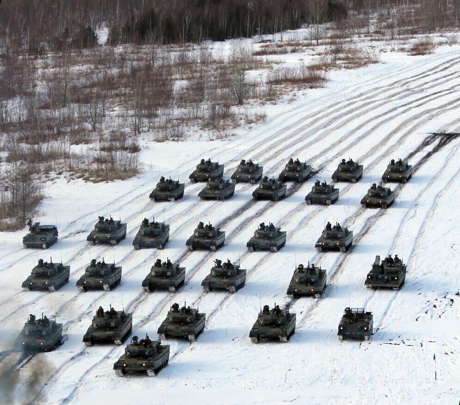 日本唯一战车师团新年演习：大批90式坦克集结-新华时政-新华网
