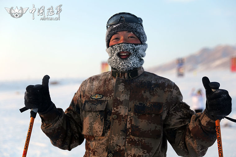 高清:滑雪滑冰首次成新疆军区边防部队必修科目