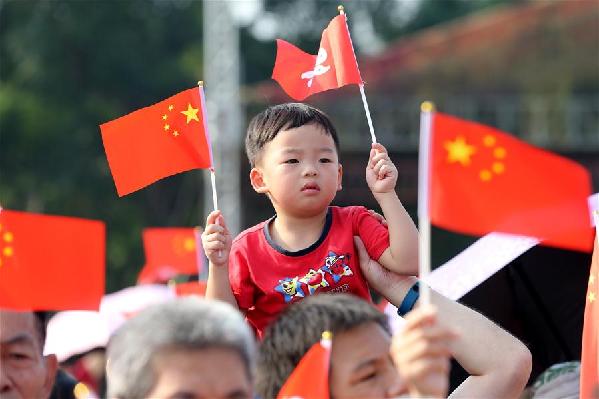 （图文互动）（2）“我和我的祖国，一刻也不能分割”——解放军驻香港部队与市民共同庆祝国庆70周年见闻