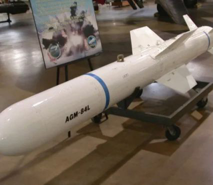 agm-84l"鱼叉"反舰导弹(美国雅虎新闻网站)文章称,尚不清楚这批军售