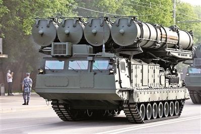 俄军展示新型武器建设成果