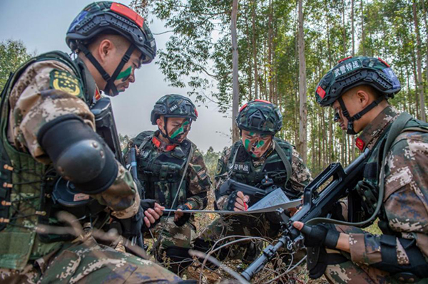 广西贵港:武警官兵锤炼反恐作战能力