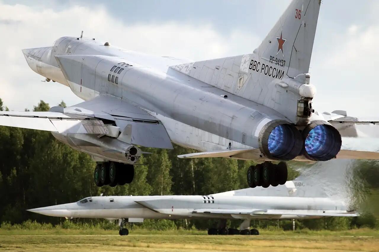 俄军图22m3轰炸机发生惨烈事故 机组成员3死1伤