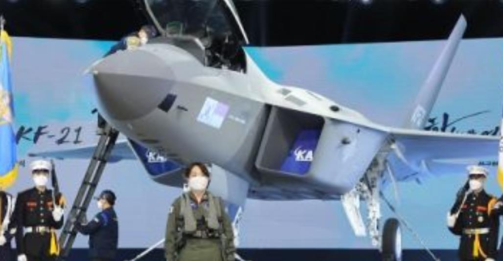 韩国首架自制超音速战斗机kf-21"猎鹰"4月9日正式亮相