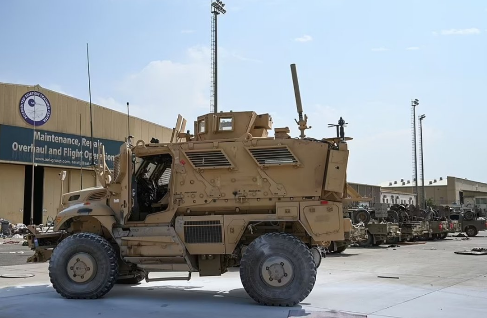 美军遗留在喀布尔机场的防地雷反伏击车