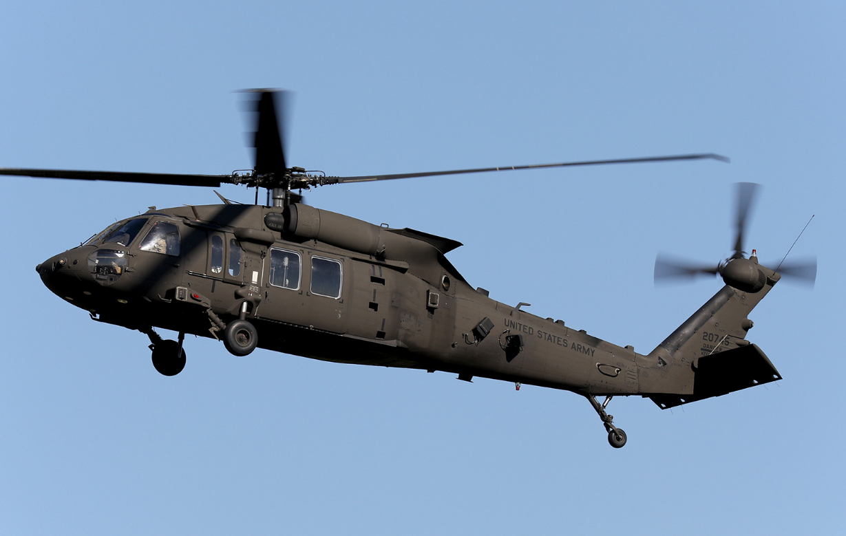 美军在演习中出动无人版"黑鹰"直升机,还用它来投放无