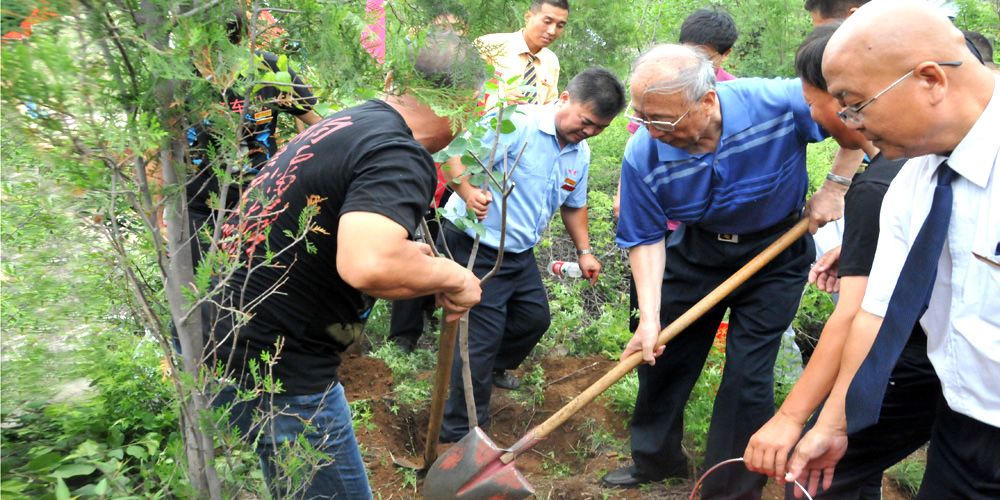 中国雷锋车队在京持续建造千亩“中国雷锋林”