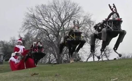 美军大狗机器人扮圣诞驯鹿