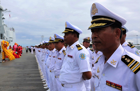 中国海军远航访问编队结束访问离开柬埔寨