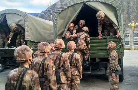 林芝军分区1000余官兵整装待命备战地震救援