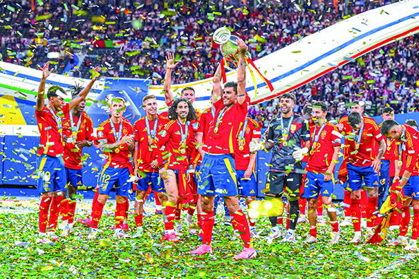 连克意德法英，西班牙队欧锦赛全胜夺冠