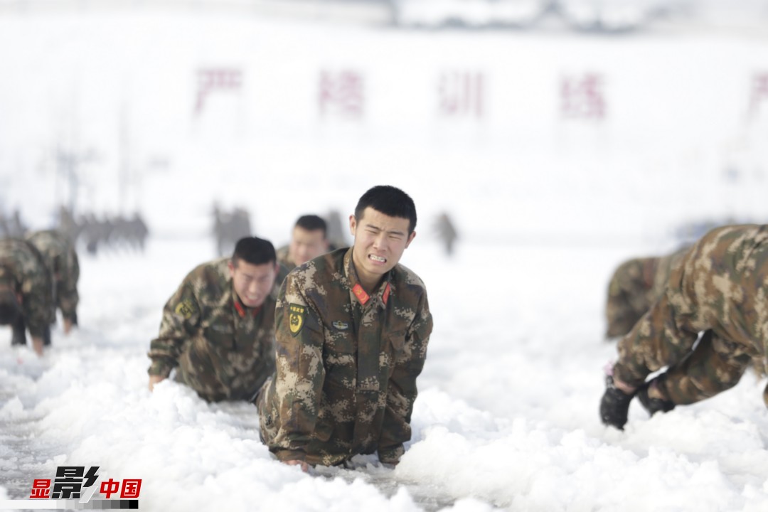 武警新一年魔鬼周极限训练大雪中拉开帷幕