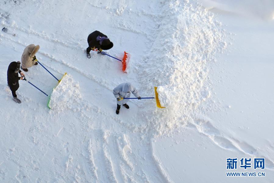 受寒潮影响 山东烟台部分地区迎来暴雪