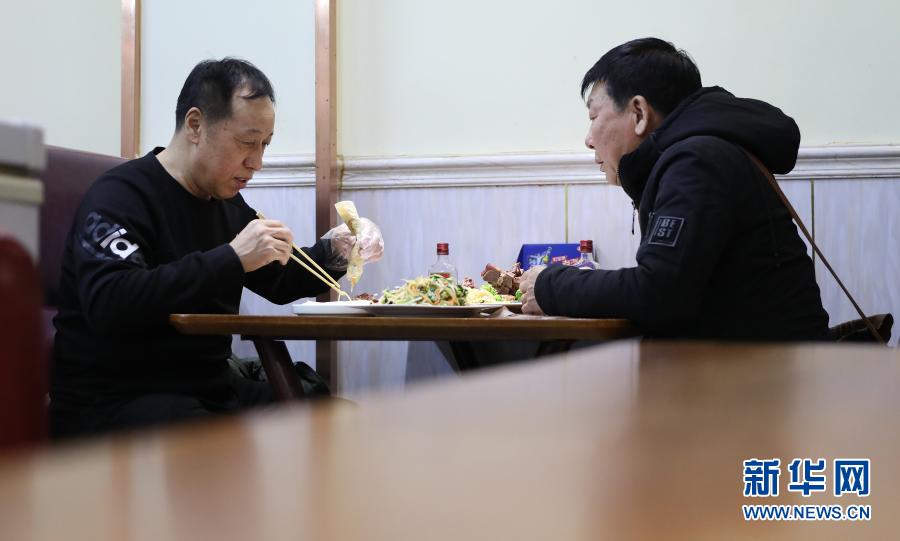 一口咬春饼—沈阳解封地区春饼店重迎烟火气 山西新闻网